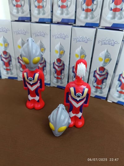 Ultraman Toothbrush Holder for Kids – Cute Brush Stand with Cover_img_1